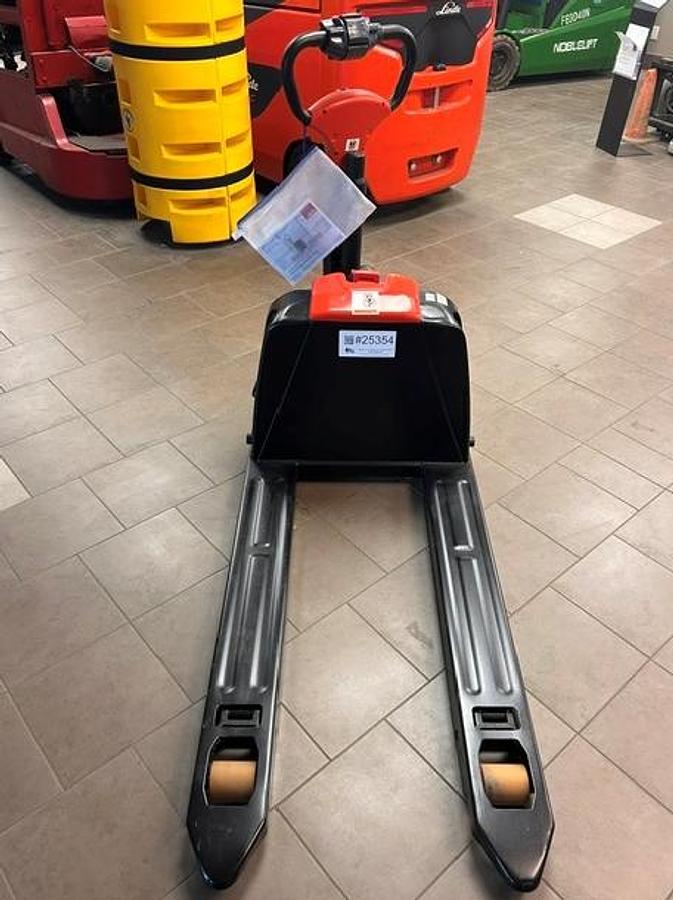 Refurbished 2026 Linde MT15B – Power Pallet Jack | 3,300 lb | 45" Forks | CSA Certified | Export‑Ready | Brampton, ON