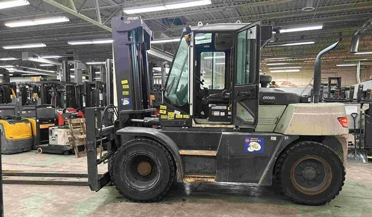 2019 Crown CD90S‑7 20,000 lb diesel forklift side view with full cab and 102-inch forks