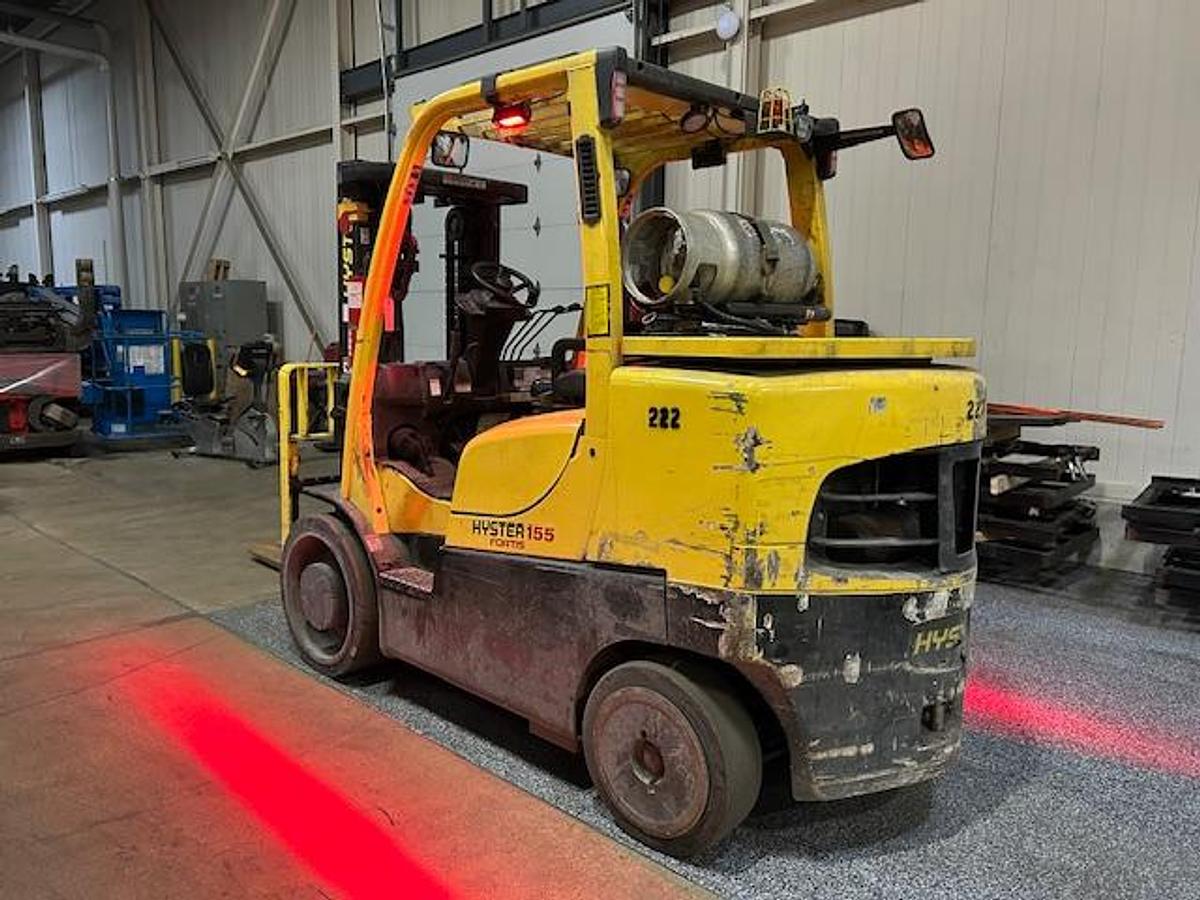 Hyster S155FT – passenger-side rear angle – counterweight, cushion tires, and propane tank bracket – CSA-certified propane forklift – Brampton ON