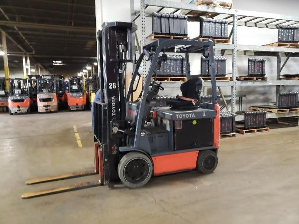 Toyota 8FBCU25 – full side profile – quad-stage mast 95”/278”, cushion tires, and operator compartment – CSA-certified clamp-ready electric forklift – Brampton ON