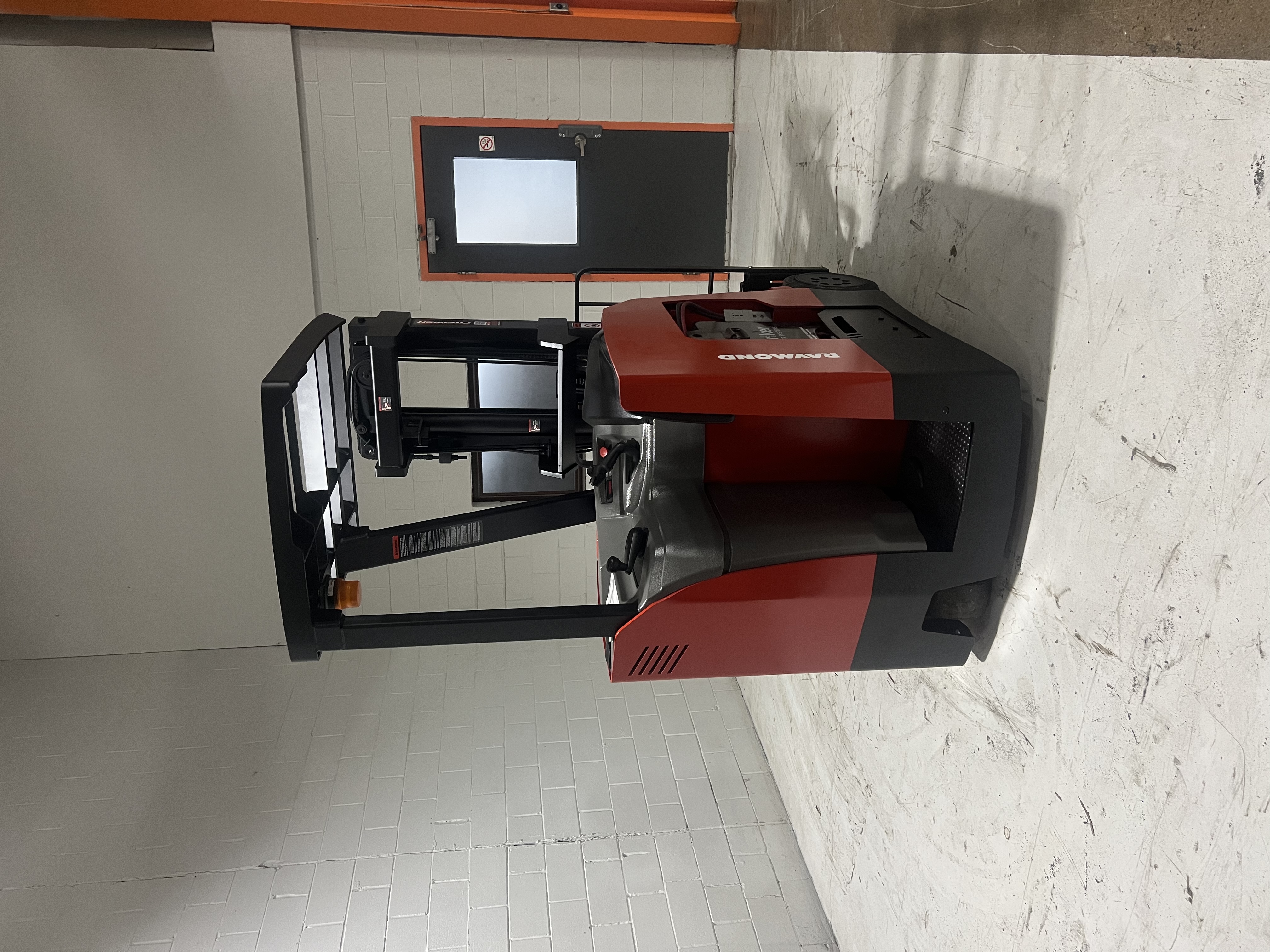 Refurbished 2018 Raymond 425‑C40QM – 4,000 lb CSA Docker Forklift | 258” Quad Mast | Side Shift | 36V | Freezer‑Compatible