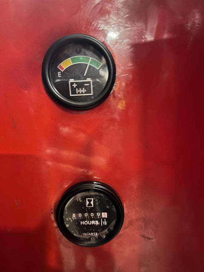 Raymond SL60TN – hour meter and battery indicator – verified 3,030 hours – CSA certified sideloader – Brampton ON