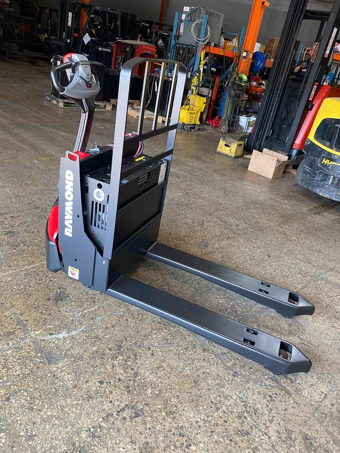 Used 2021 Raymond 8210