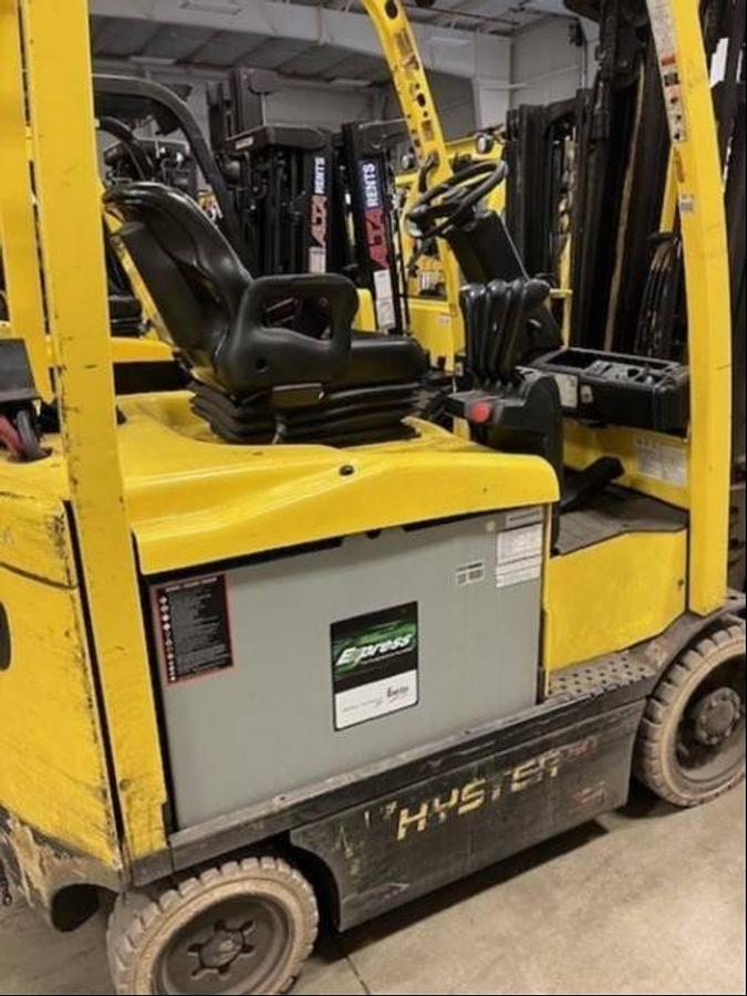 Hyster E50XN – full side profile – triple mast, cushion tires, and operator compartment – CSA-certified electric forklift – Brampton ON
