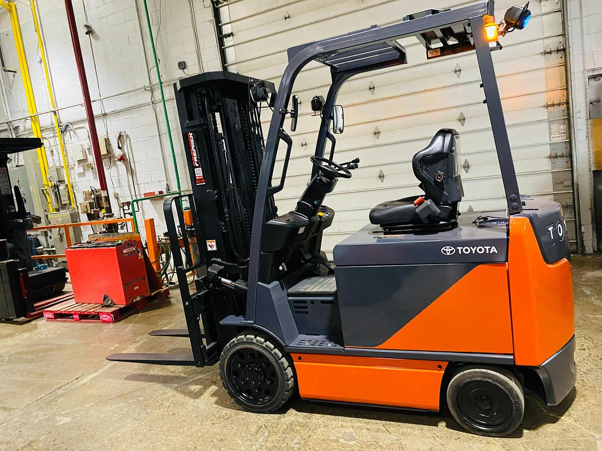 Profile view of 2020 Toyota 8FBCU32-EE electric forklift showing 4-wheel chassis, battery compartment, and side shift carriage