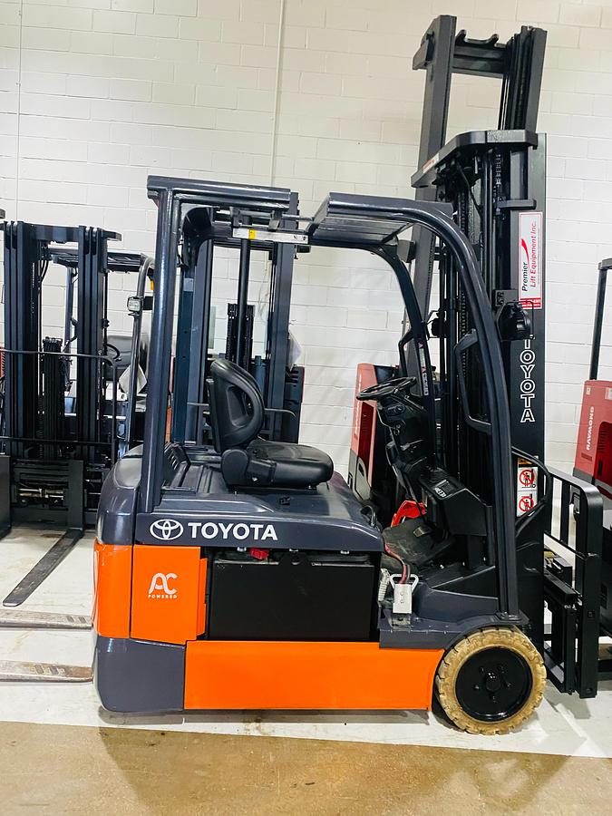 Side profile of 2019 Toyota 8FBE20U 3‑wheel electric forklift with 218" triple mast and 4,000 lb capacity