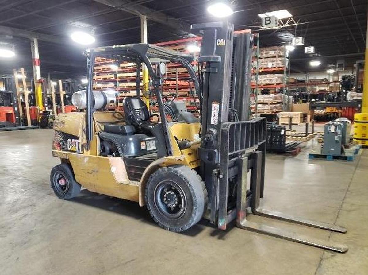 Refurbished 2011 Caterpilla P11000 | 11,000 lb | Triple Mast 93/189" | LPG Pneumatic | 3‑Way Hydraulics to Carriage | CSA Certified | Brampton ON