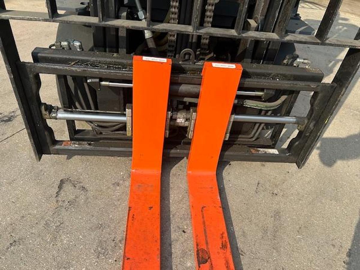 Close-up of Toyota 8FBCU25 forks – 42" Class II tapered forks with side shift and fork positioner, CSA-certified electric forklift – Premier Lift Equipment Brampton ON