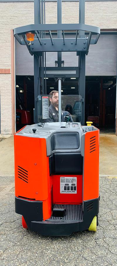 Rear view of Budget Raymond ET‑R40TT reach truck — counterweight and chassis