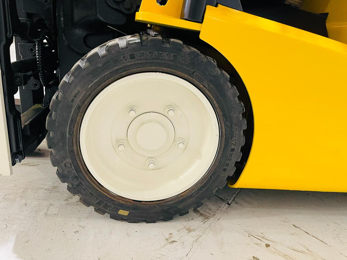 Yale ERP040VFN – left front drive tire view – solid pneumatic tread and fork carriage – CSA electric forklift – Brampton ON