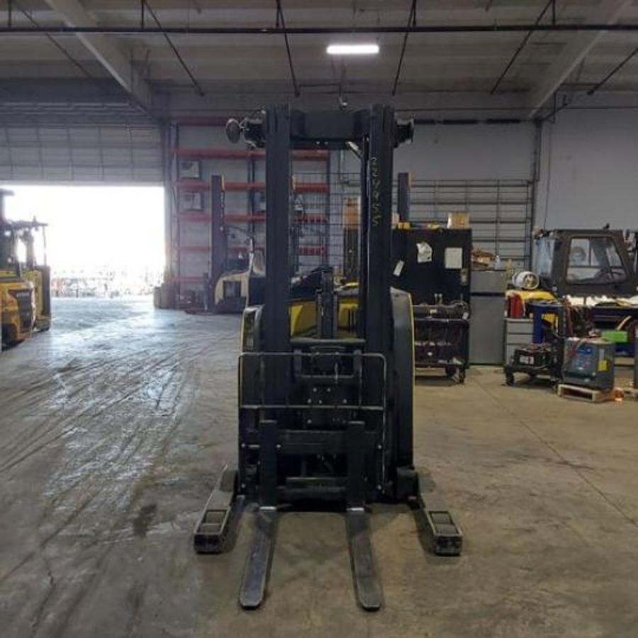 2018 Hyster N35ZR2 single‑reach forklift front view 3,500 lb 212 inch mast 24 volt CSA