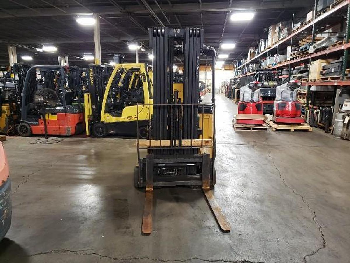 Front view of Bendi B40E180D showing 89/240 inch quad mast and side‑shift carriage