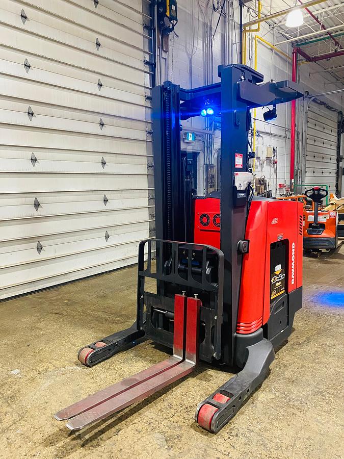 Front angled view showing mast rails and compact chassis profile