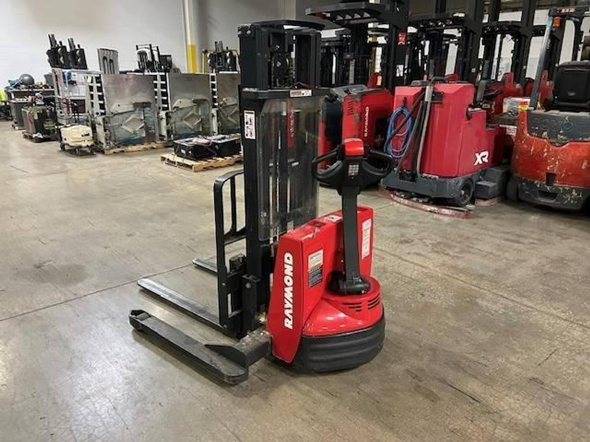 Raymond RAS25 – angled rear view – tiller handle, battery compartment, and straddle legs – CSA/MOL certified electric stacker – Brampton ON
