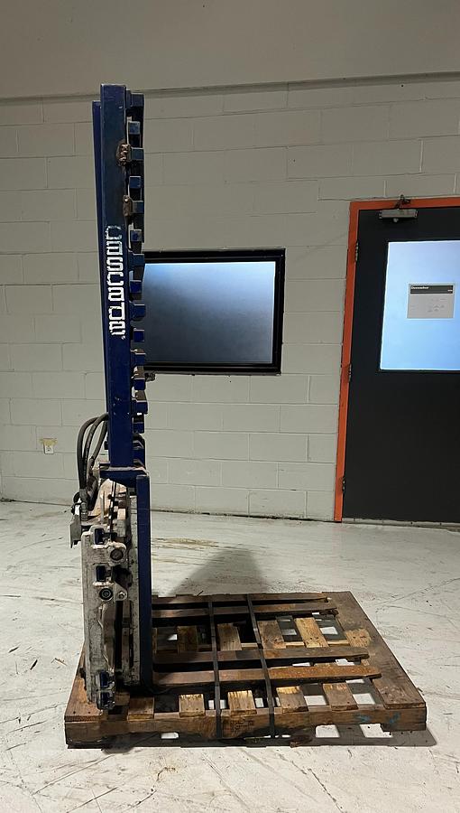 alt="Side view of Cascade 25G‑FDS‑1005 double pallet handler showing 42-inch forks and Class III mounting"