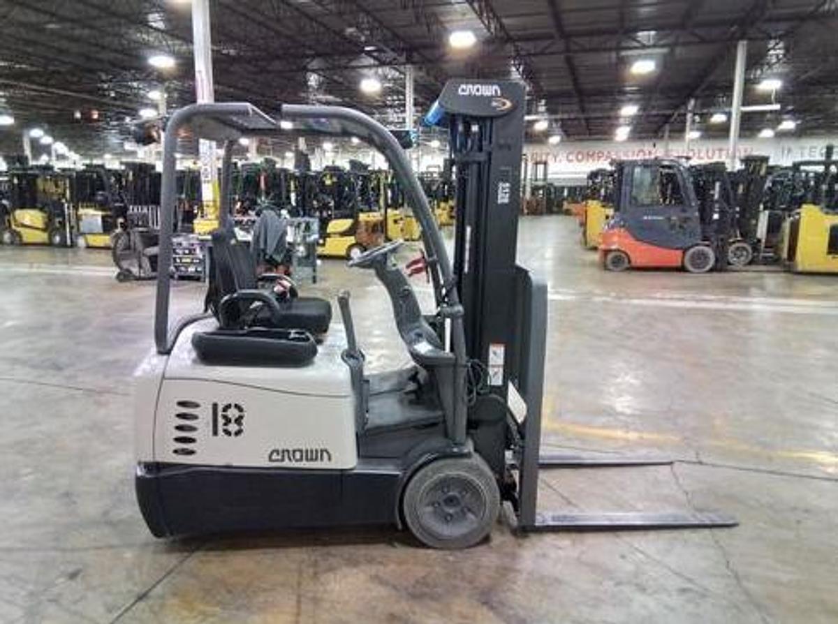 Refurbished 2021 Crown SC5225‑35 | 3,500 lb | 190" Mast | 36V Electric | Side Shift | CSA Certified | Brampton ON