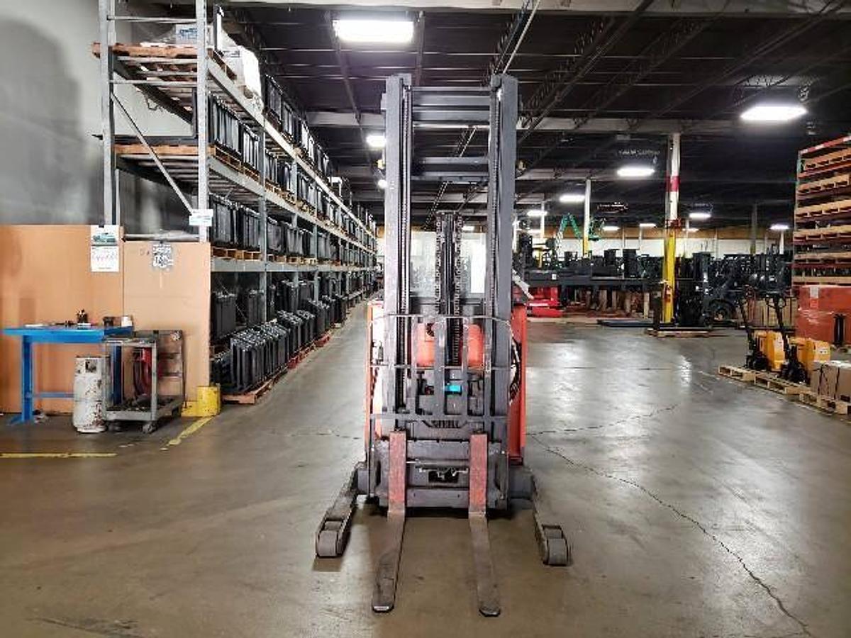 Front view showing mast rails and 42” fork tips