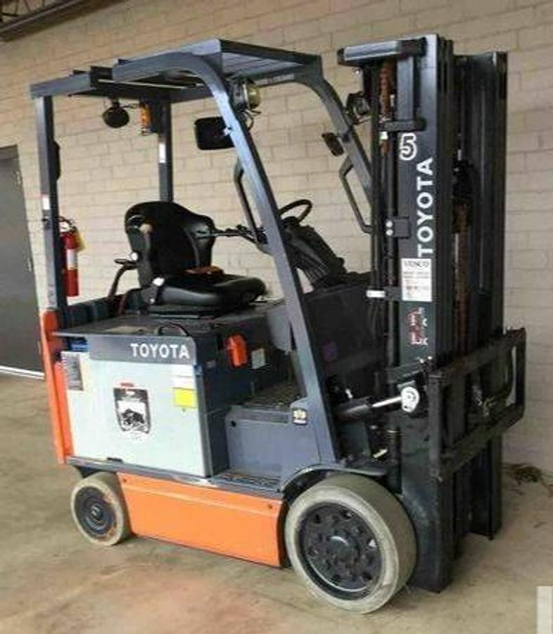 Side view of refurbished 2015 Toyota 8FBCHU25 electric 4-wheel sit-down forklift showing triple mast, CSA decal, and standard carriage during Ontario deployment