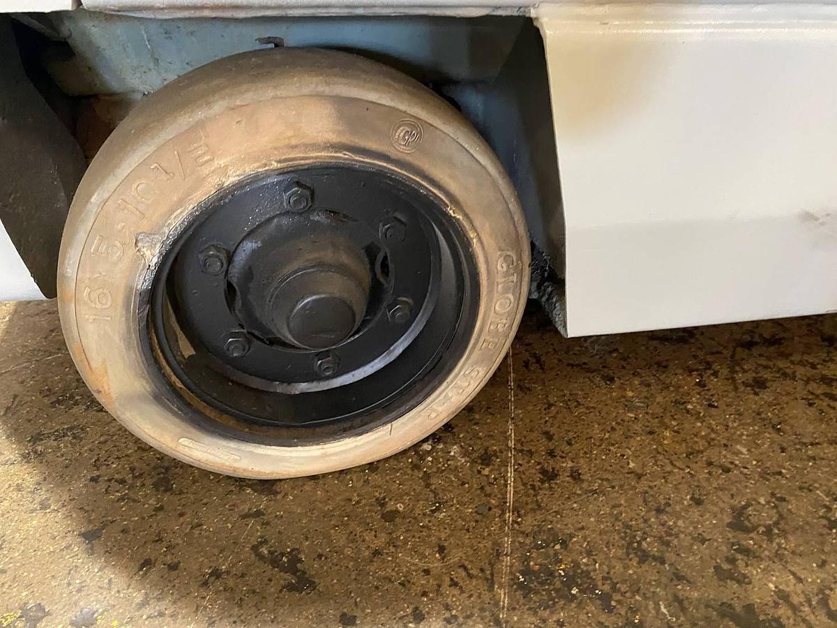 right  cushion steer tire showing wheel hub and CSA spec