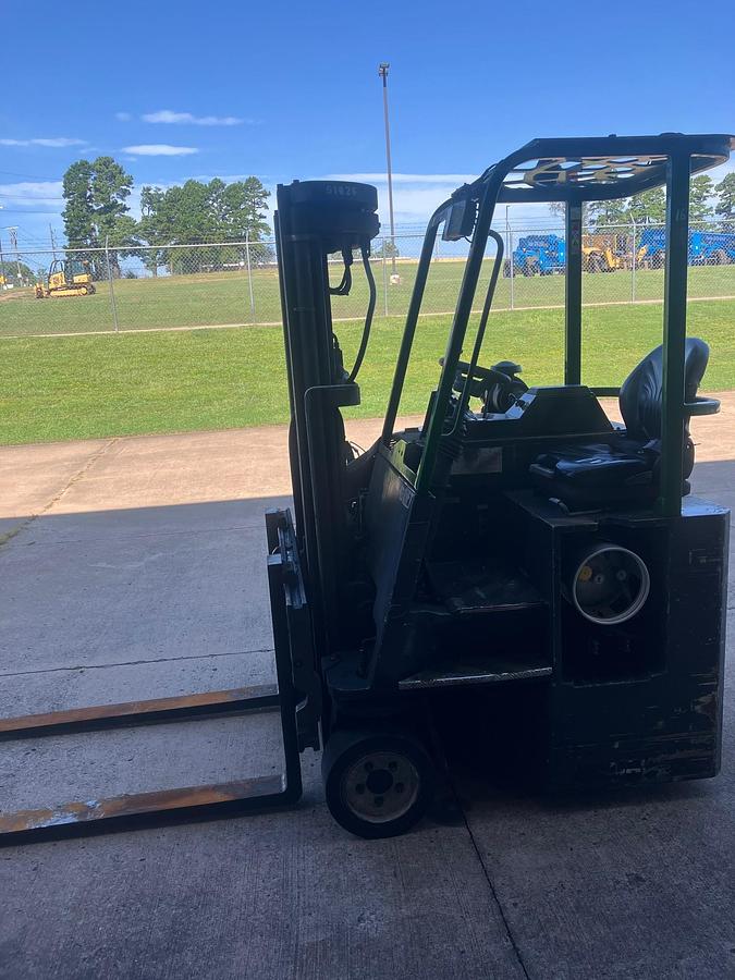 Combilift CB6000 – side dash view – propane tank mount, hydraulic lines, multi-directional tire profile – LPG forklift – Brampton ON