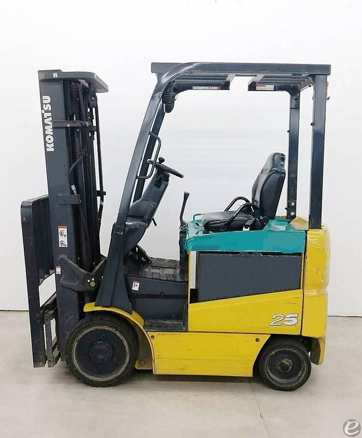 Komatsu FB25SH-4 CSA electric forklift Brampton 5000 lb 240” quad mast clamp-ready side shift 36V battery optional indoor export