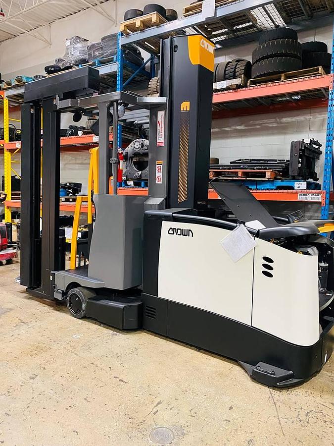 Crown TSP6500-33 – side profile – seated operator cab, mast rails, and chassis – electric turret forklift – CSA certified – Brampton ON