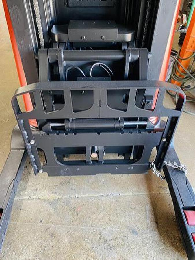 Straddle legs with non mark load wheels and load backrest