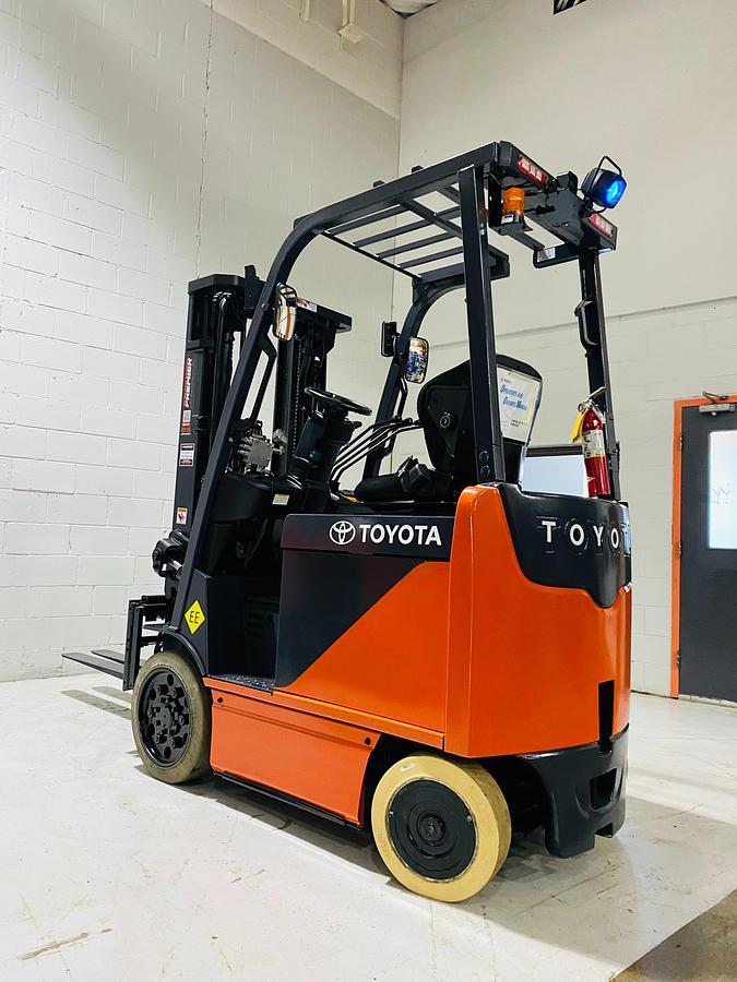 Toyota 8FBCU25 – passenger-side rear angle – counterweight and EE-rated chassis – spark-protected forklift – Brampton ON