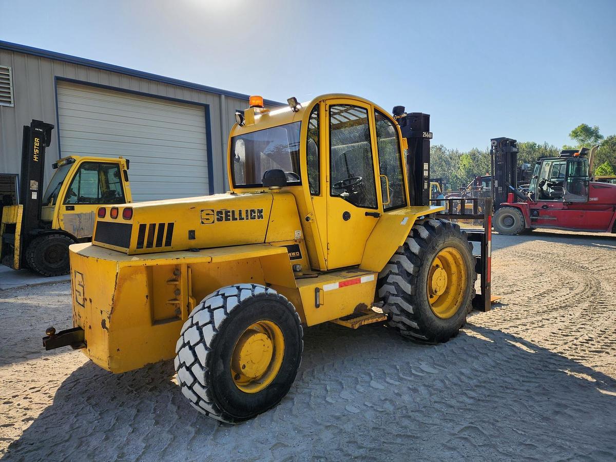 Sellick S100 – opposite rear angle – cab door, rear fender, hydraulic steering assembly – CSA-compliant diesel forklift – Brampton ON