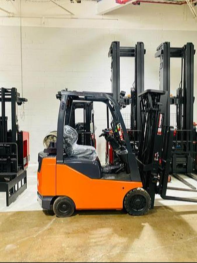2020 Toyota 8FGCU18 CSA propane forklift Brampton 3500 lb 189” triple mast fork positioner side shift cushion tires compact chassis export-ready