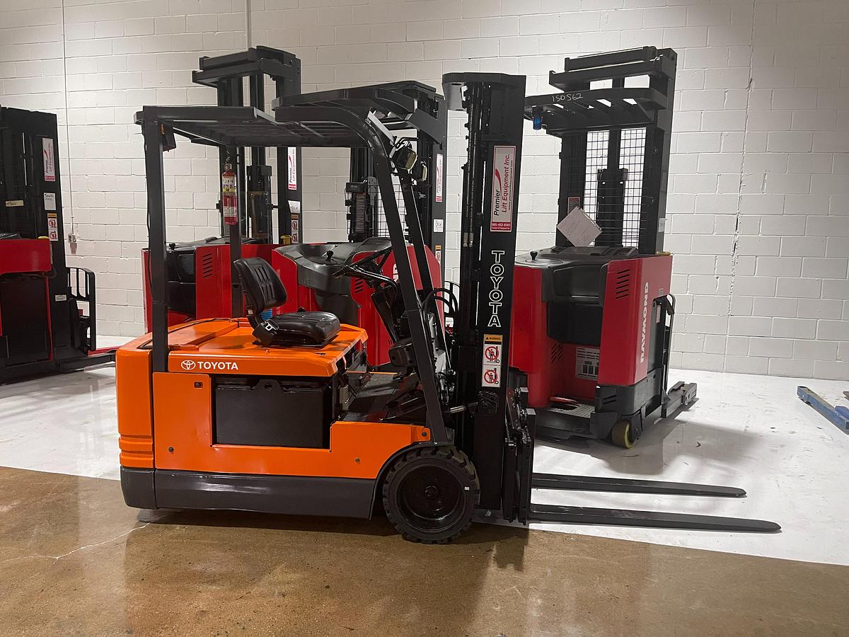 Budget Toyota 5FBE18 — 3,500 lb capacity, 189” triple mast, 36V electric, side shift.
