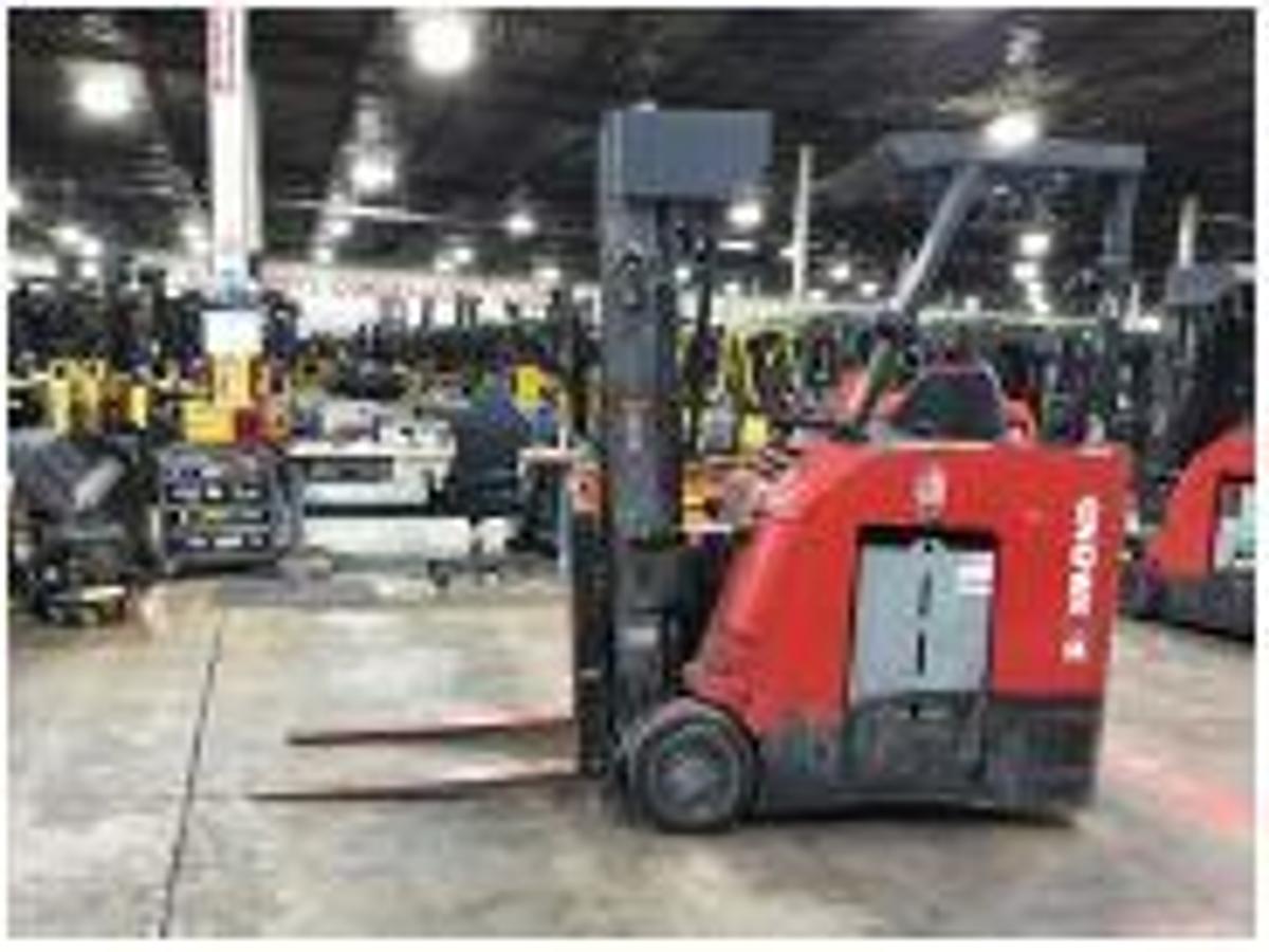 Refurbished Refurbished 2020 Raymond 425‑C40QM – 4,000 lb, 240" quad mast, 36V stand‑up dockstocker, CSA certified