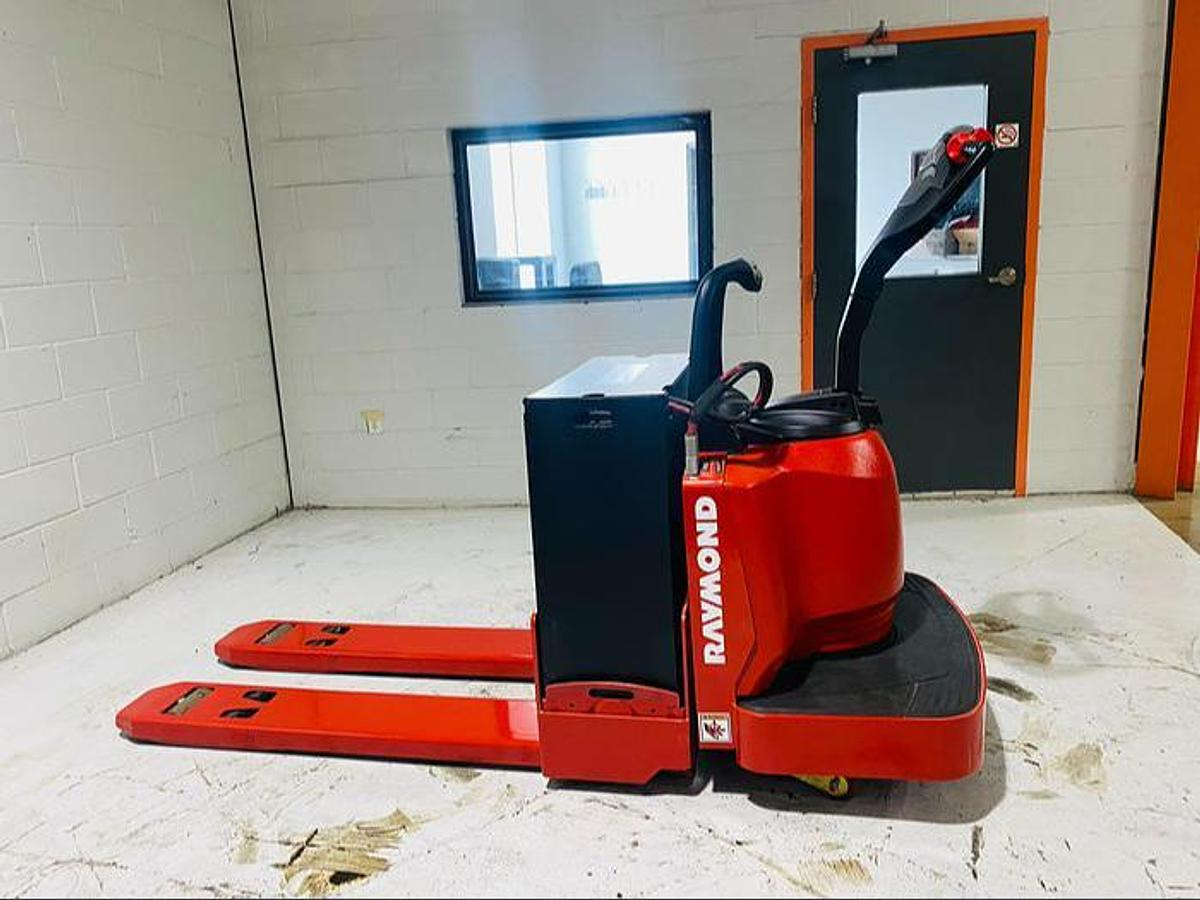 Angled side view of Budget Raymond 8400 walkie pallet jack, older non‑CSA unit with 27×48 forks.