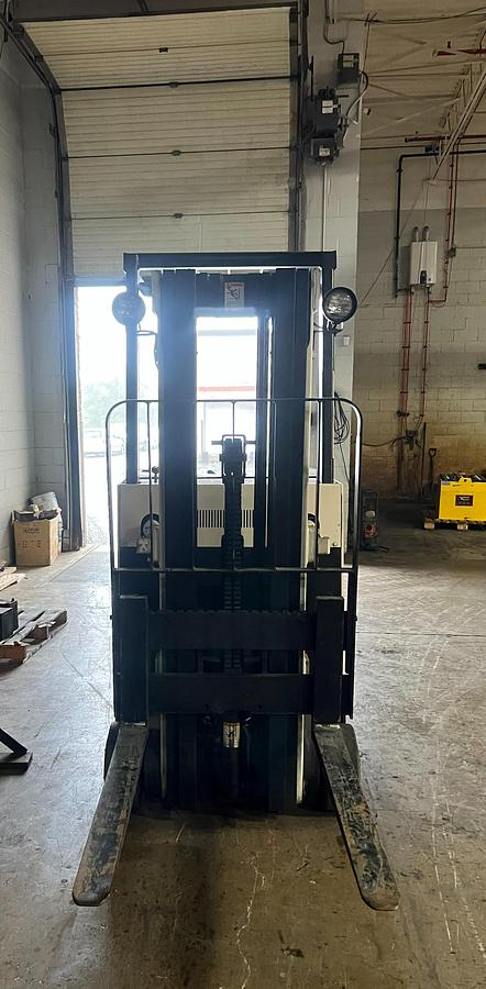 Front view of Budget Crown 35RCTT‑190 Dockstocker, older non‑CSA unit, 3,500 lb capacity, 83"/190" mast.