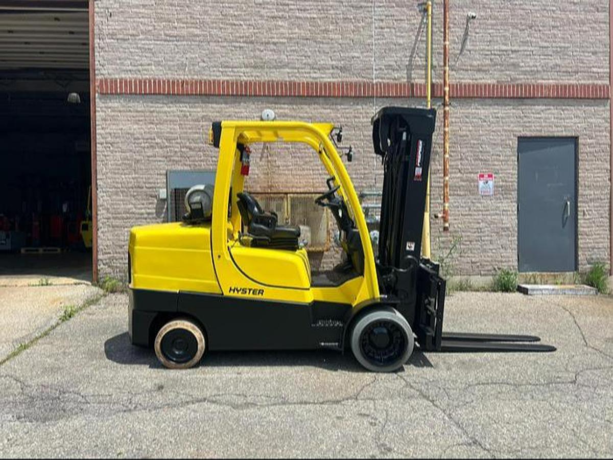 2018 Hyster S120FT CSA propane forklift Brampton 12000 lb 185” triple mast fork positioner cushion tires clamp-ready indoor rigging export-certified