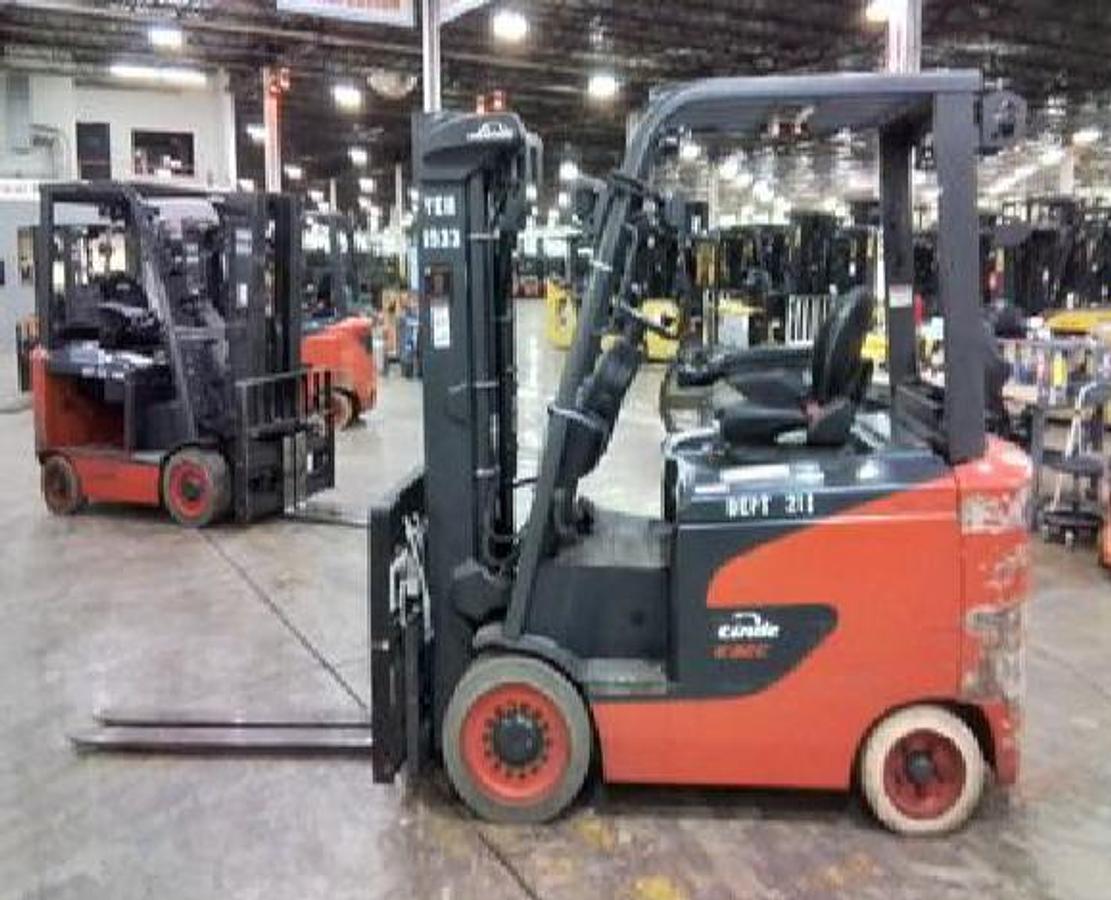 2019 Linde E32CL side view – 6,500 lb 36V electric forklift, cushion tires, SS/FP, 85/185 triple mast