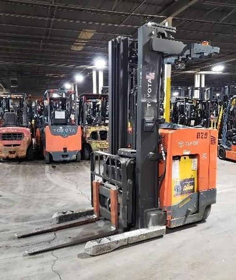 Side profile of 2020 Toyota 9BDRU15 deep reach forklift with 216" triple mast