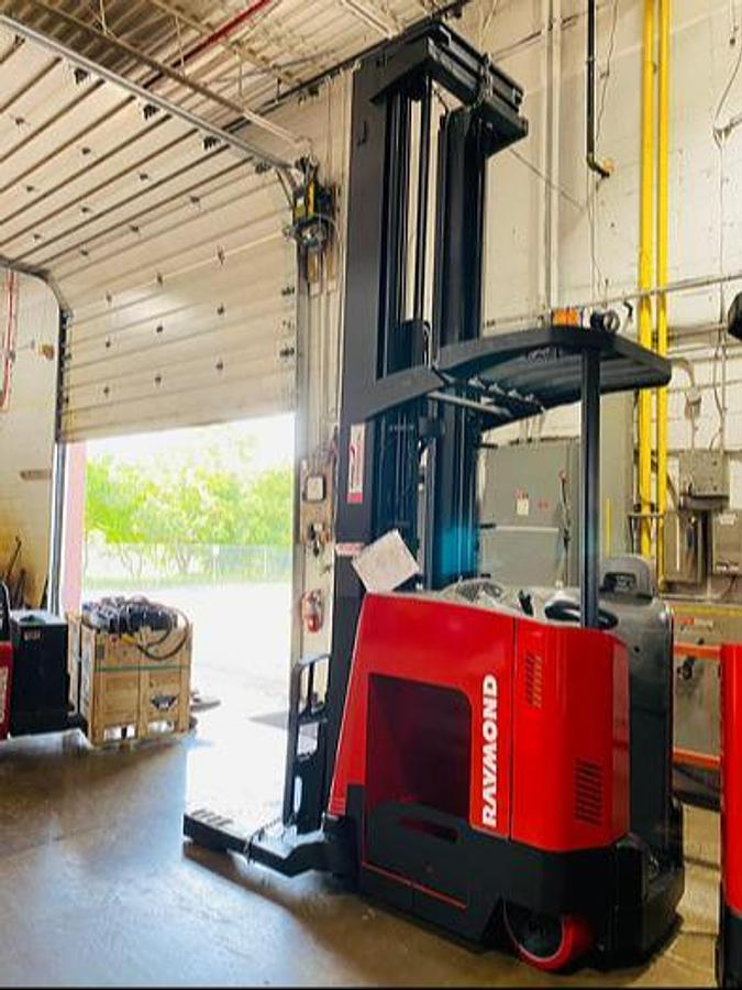 2014 Raymond 750-DR32TT CSA deep reach forklift Brampton 3200 lb 330” triple mast pantograph freezer-compatible export-certified