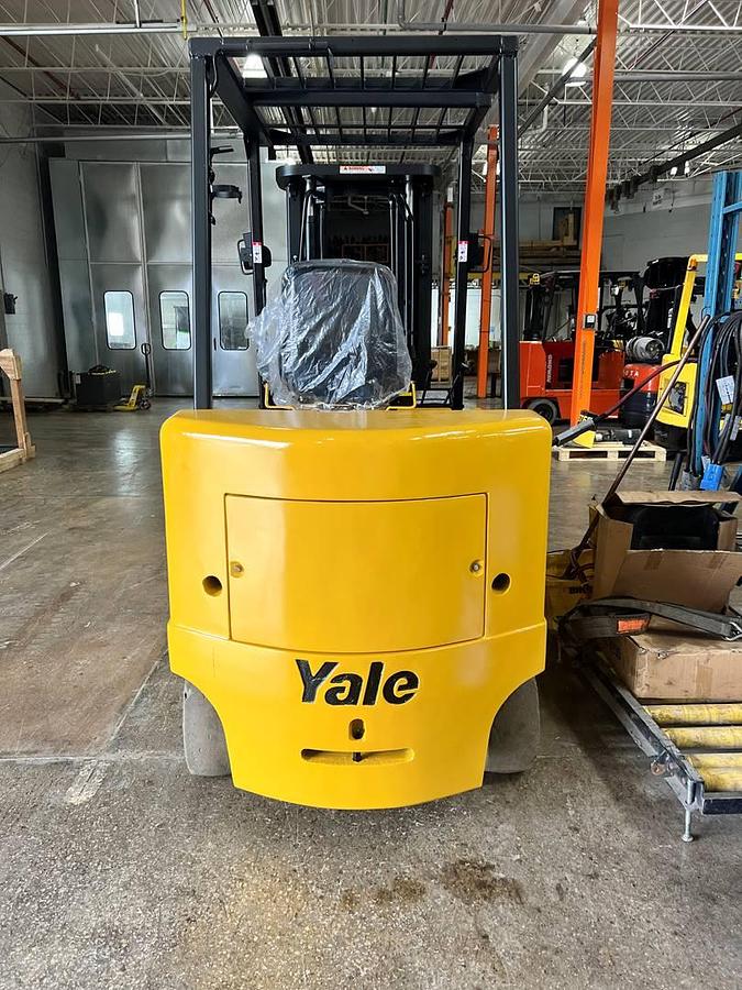 Back view of Counterweight showing overhead guard and non mark tires