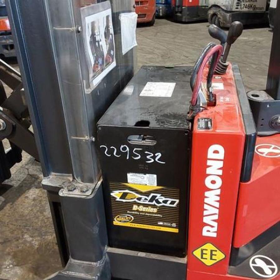Raymond RRS30 battery compartment showing existing battery for demonstration purposes only