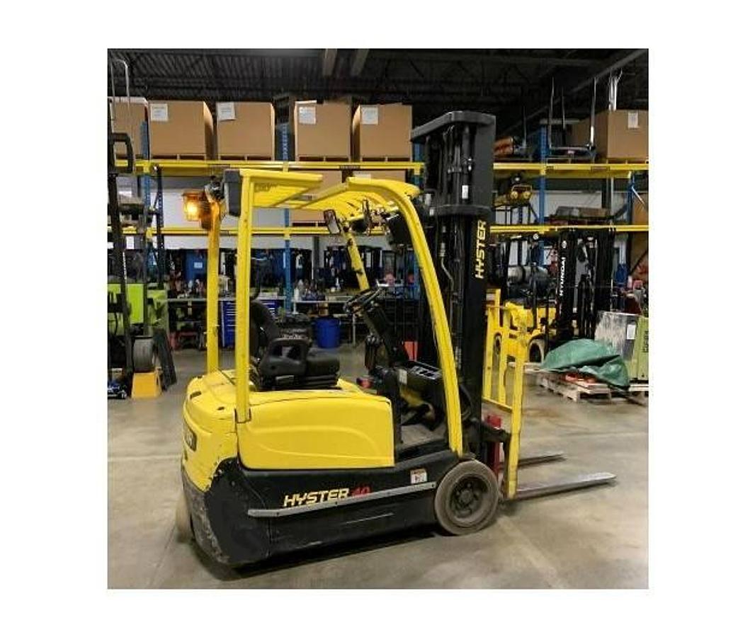 Hyster J40XNT – full passenger-side profile – mast, chassis, and cushion tires – CSA-certified electric forklift – Brampton ON