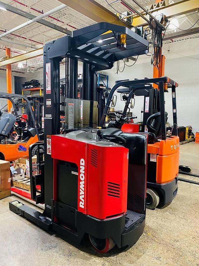 33" base leg opening straddle legs with 42" fork tips