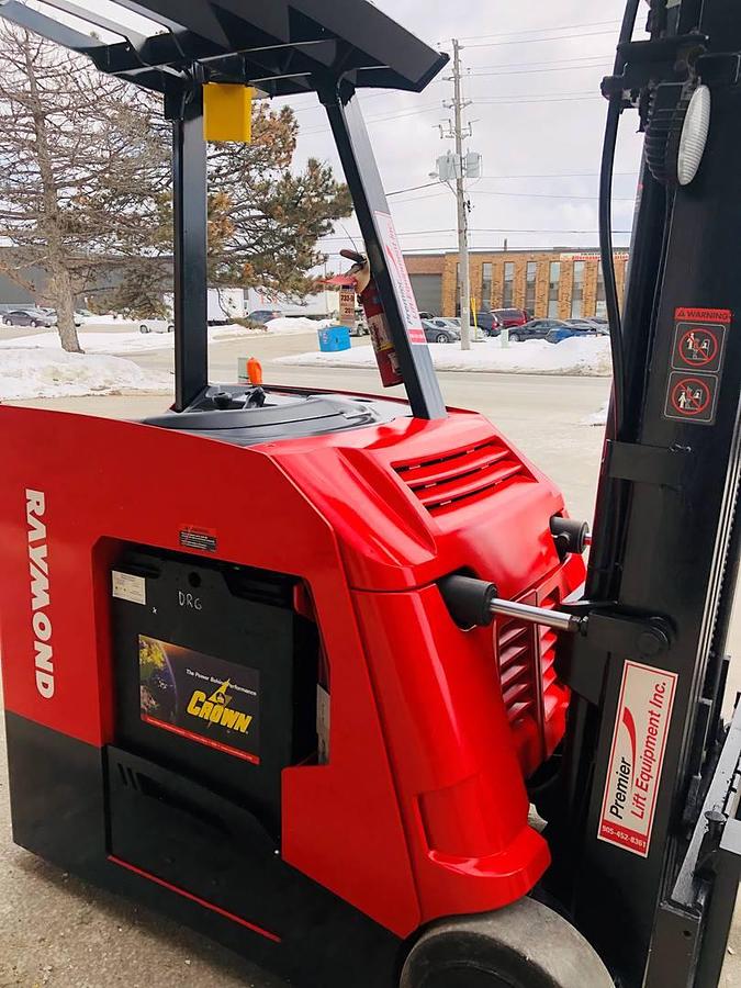 Raymond 425-C35QM – full side profile – quad mast and compact chassis – CSA certified stand-up counterbalance forklift – Brampton ON