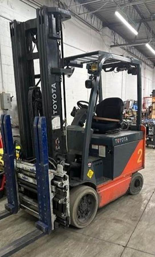 2022 Toyota 8FBCHU25 EE rated 4 wheel electric forklift front angle 5000 lb 237 inch mast"