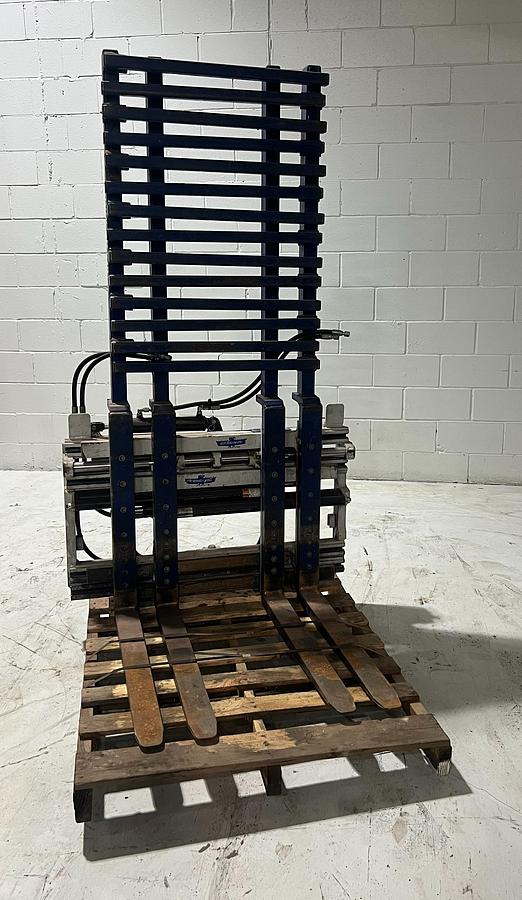 alt="Front view of Cascade 25G‑FDS‑1005 double pallet handler with dual‑pallet spread mechanism"