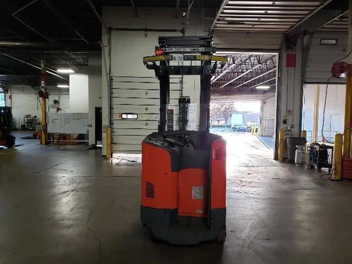 Back  view showing counterweight and rear lights