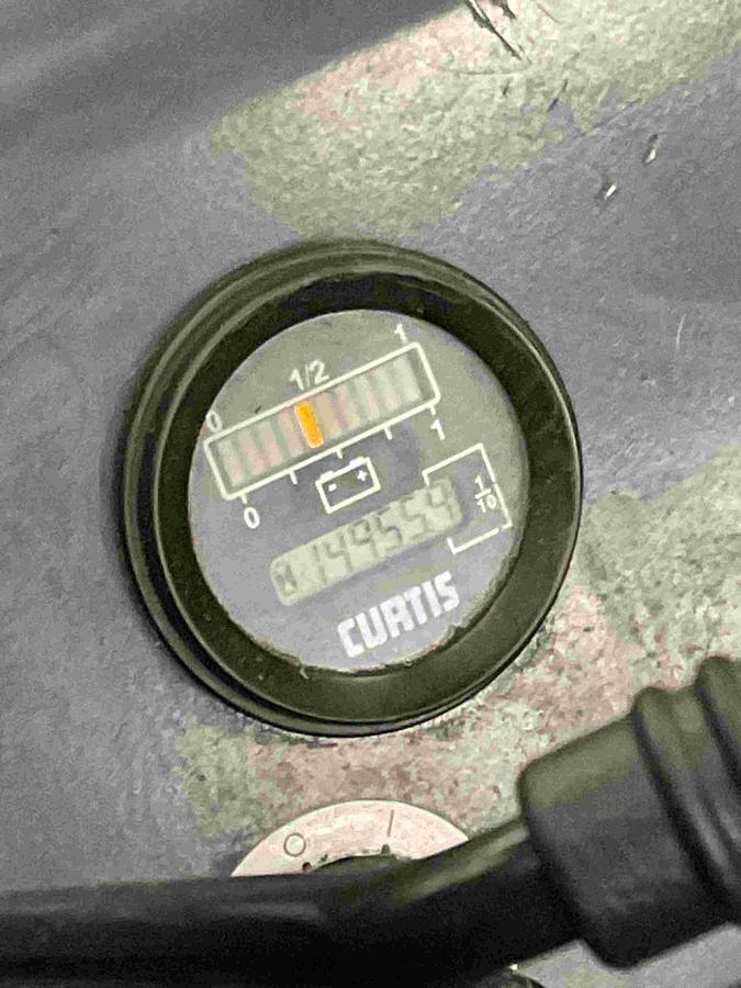 “Hour meter display on 2020 Toyota CBT6 tow tractor showing 1,495 verified key hours.”