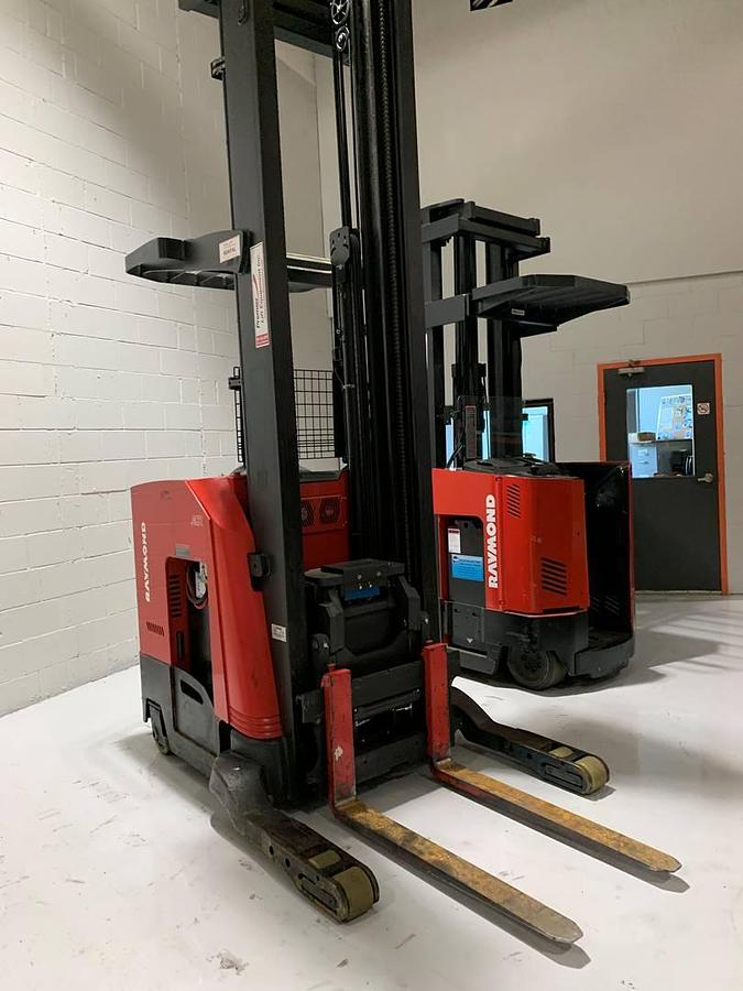 Front angled view showing mast rails and 42” fork tips