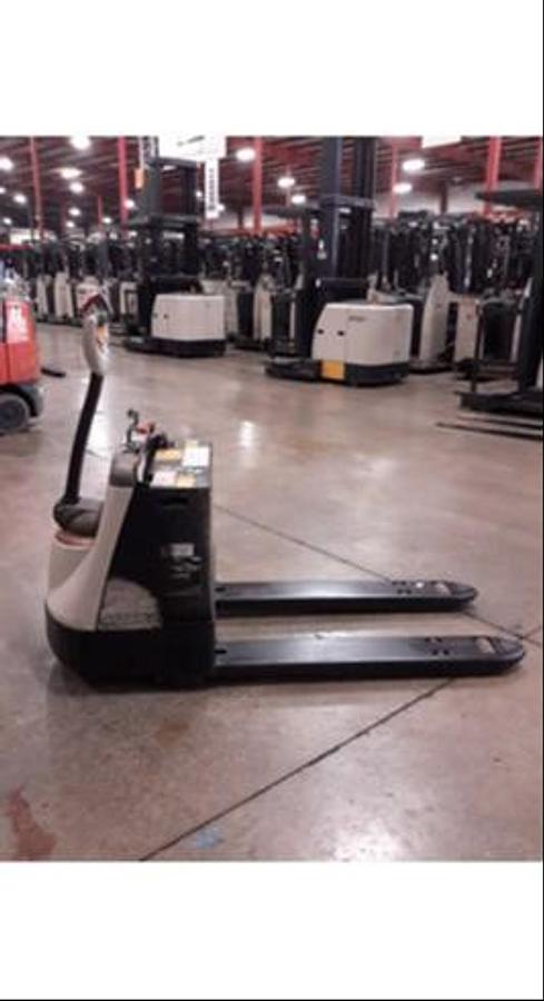 Crown WP3035-45 – side profile – X10® handle, chassis, and fork taper – CSA walkie pallet jack – Brampton ON