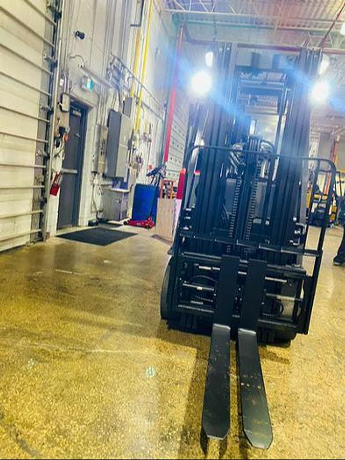 Front view of 2016 Toyota 8FBCU20-COMP electric forklift – CSA-ready 4,000 lb compact chassis with 189” triple mast, 42” forks, load backrest, and side shift shown reconditioned with new 36V battery upgrade option available in Brampton ON – Premier Lift Equipment